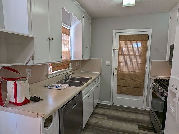 3rd image of 3318 Habersham Rd