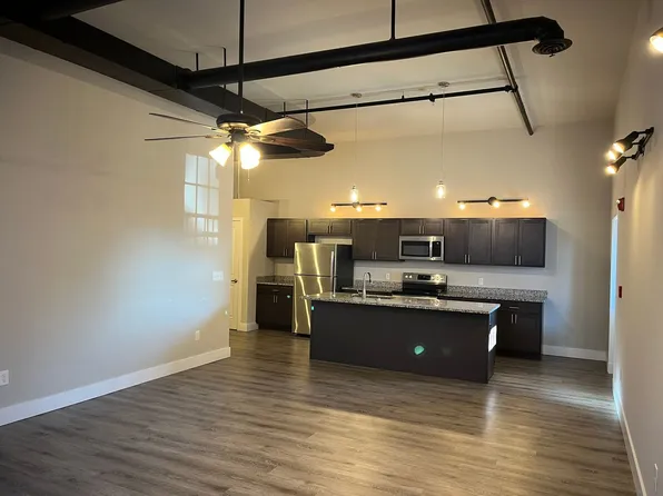 Flats on East, 50 N East St #2B-1Ba-1440Sqft, Spring Grove, PA 17362