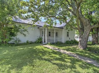 302 N Washington St, Cerro Gordo, IL 61818