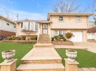 239 Garden City Rd, Franklin Square, NY 11010