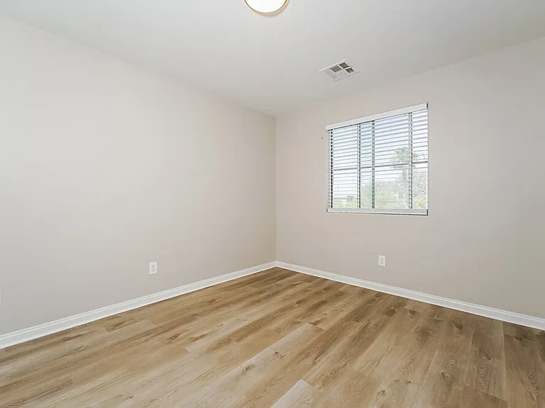 6352 Glenolden St — Photo 14
