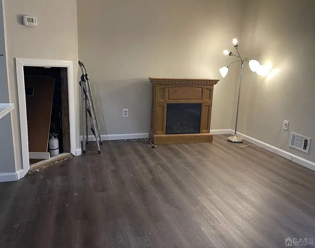 3 bed, 2.5 bath, 1470 sqft, $3,300 — Photo 3