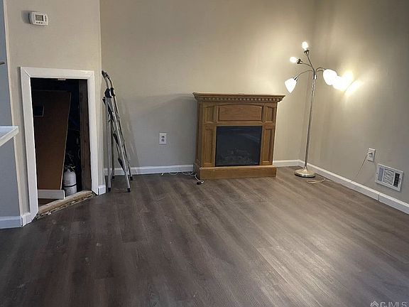 3rd image of 1038 Schmidt Ln