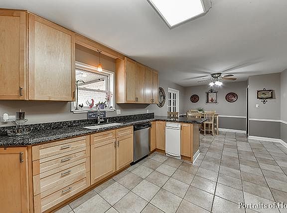 3rd image of 1N575 Park Blvd