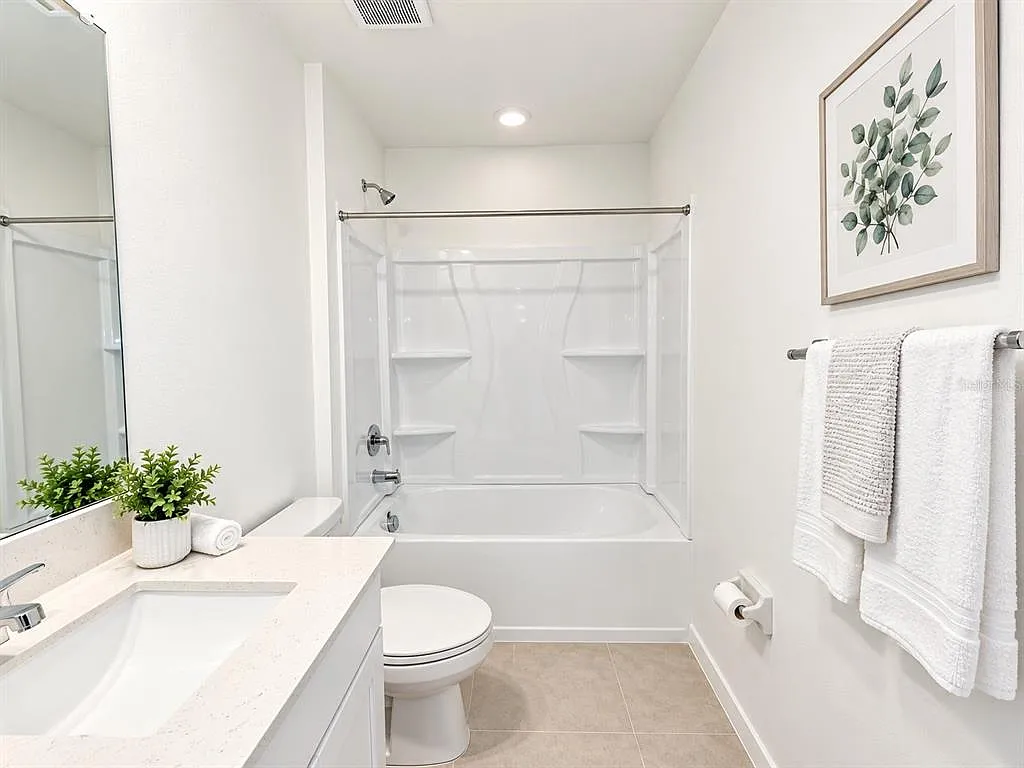 5 bed, 3.0 bath, 2200 sqft, $2,550 — Photo 4
