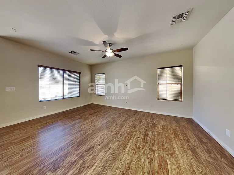 2542 W Cordia Ln — Photo 5