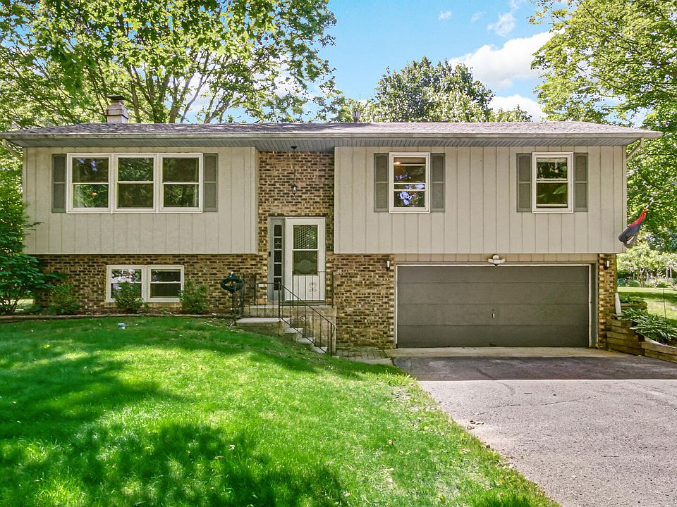 1st image of 166 N Woodland Dr