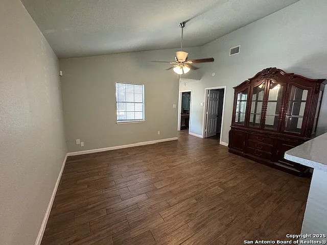 1067 Rayburn Dr — Photo 10
