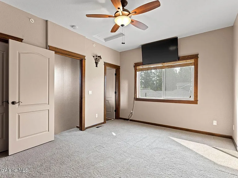 1315 E Mordyl Loop — Photo 18