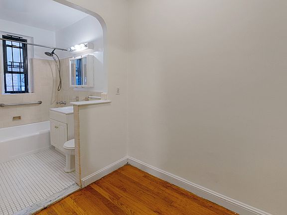 4th image of 3017 Riverdale Ave APT 3G