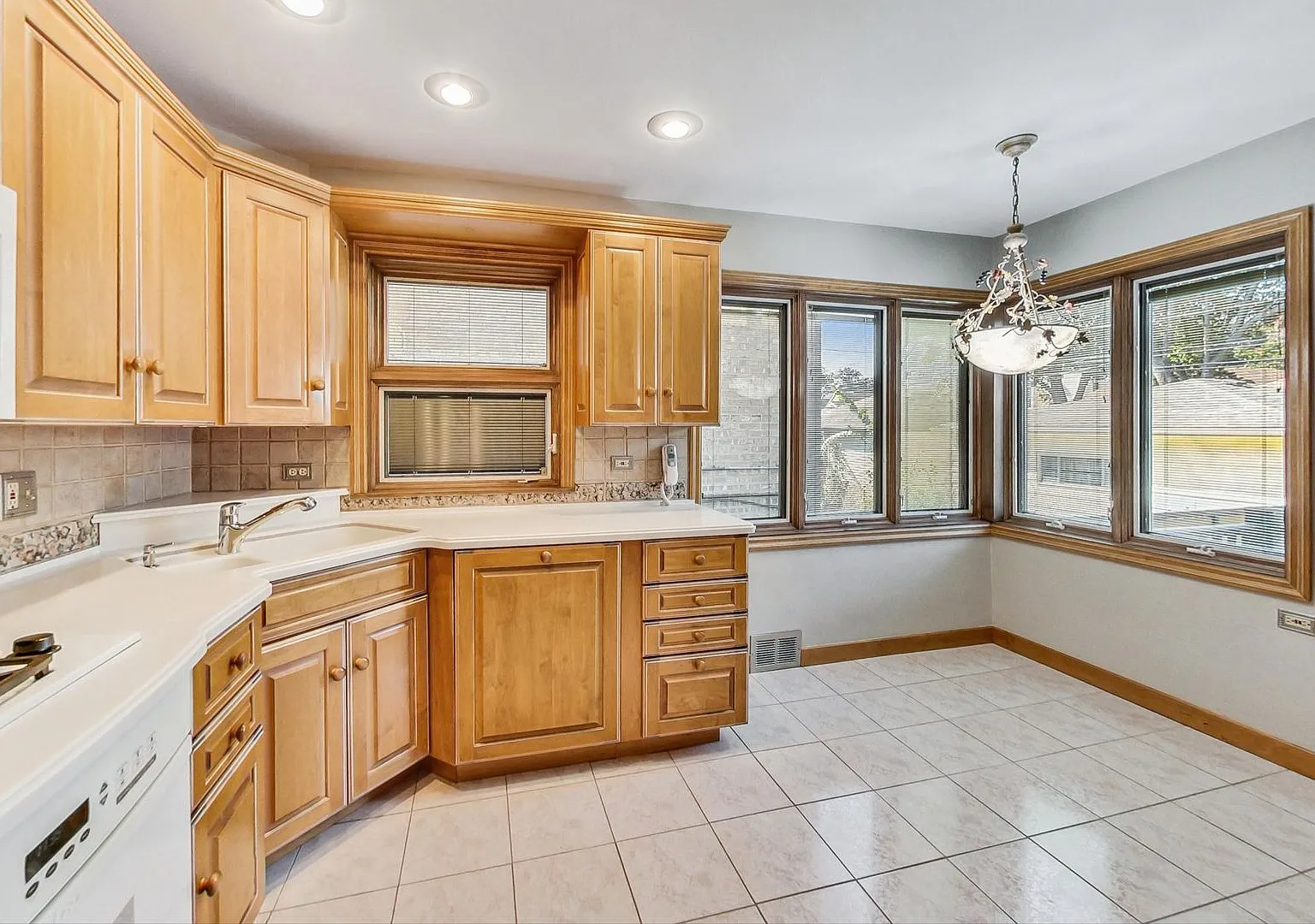 Beautiful turnkey unit — Photo 1