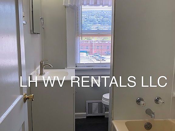 4th image of 3528 Orchard St #3530