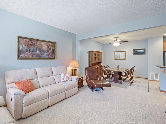 4th image of 1928 Rose Way #607