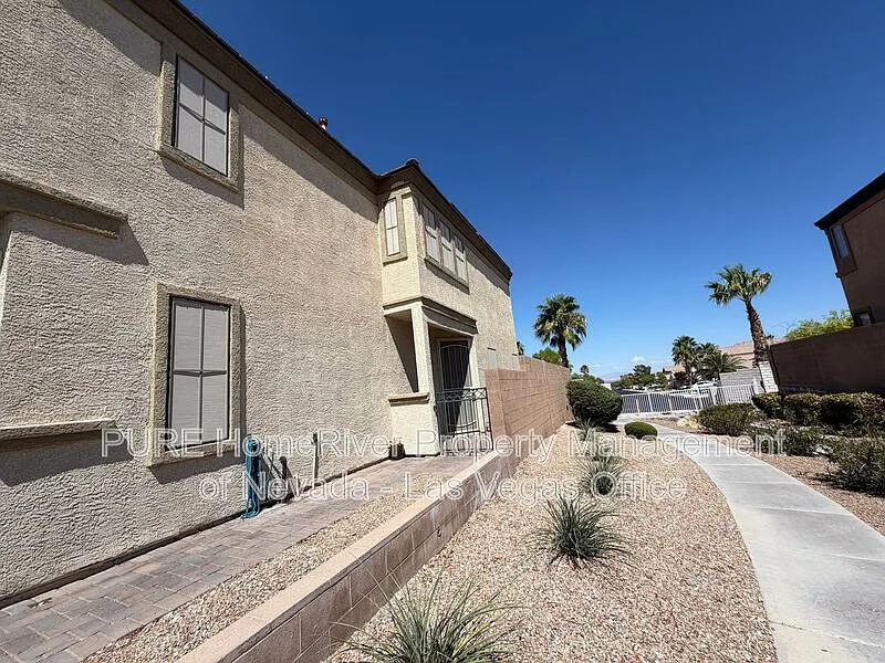 3 bed, 2.5 bath, 1375 sqft, $1,850 — Photo 4