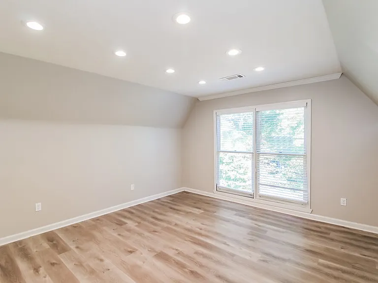 1001 Crown Corners Dr — Photo 15