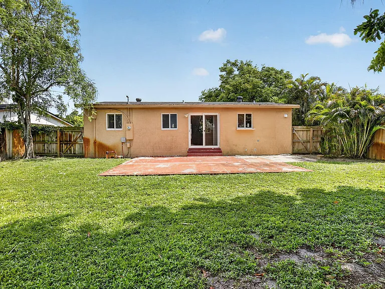 6281 NW 14th Ct — Photo 24