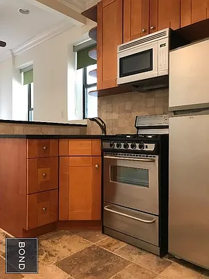 Rented by Bond New York | media 25