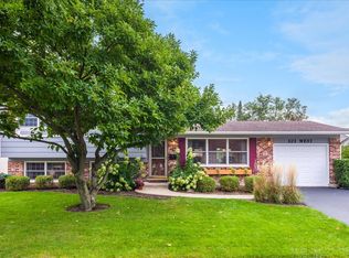 121 W Suffield Dr, Arlington Heights, IL 60004