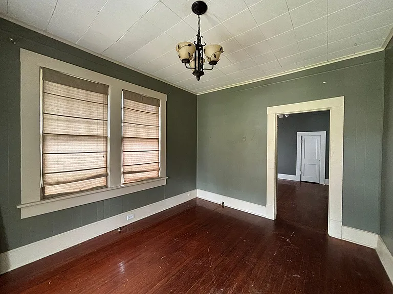 425 Atkins Ave — Photo 3