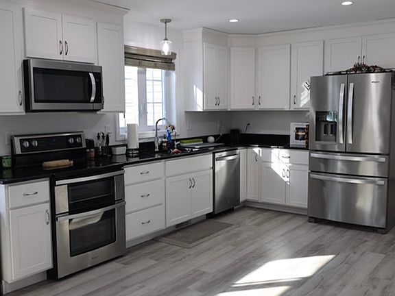 3rd image of 35 Birch Hill Road