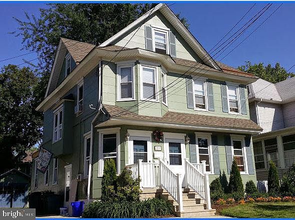 1st image of 219 Woodlawn Ter #2