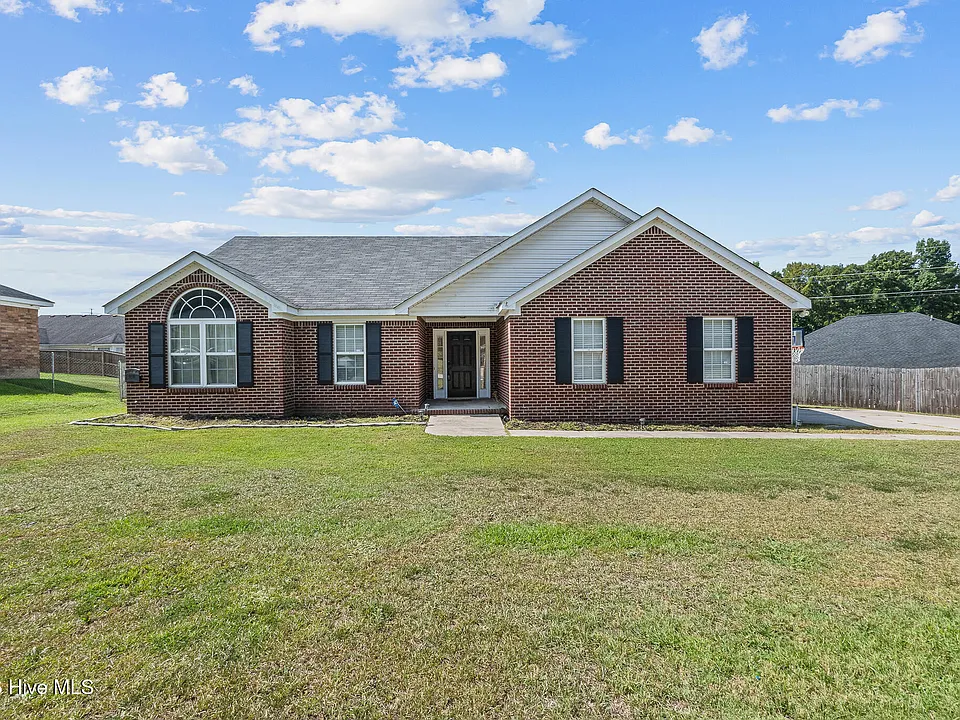 1904 Lobelia Ln