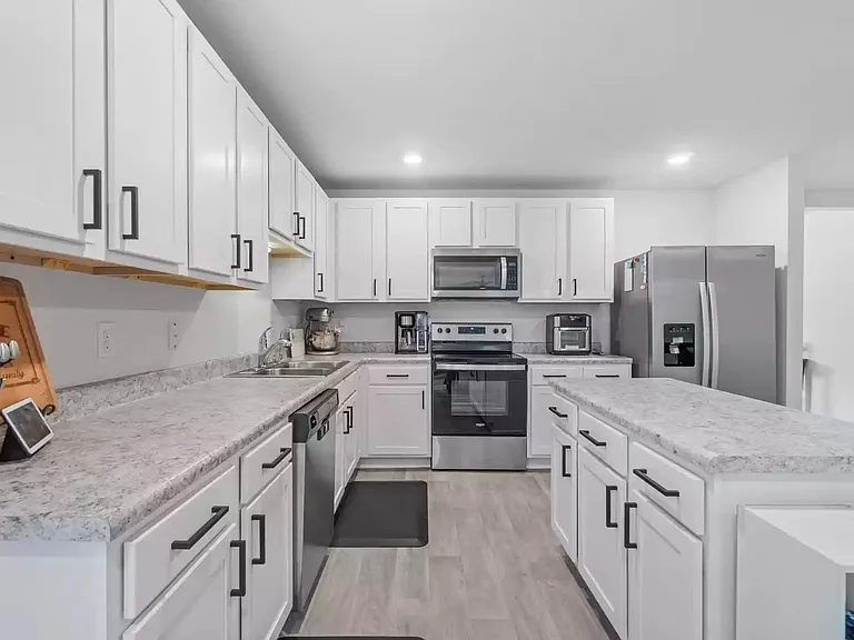 82 American Ct — Photo 3