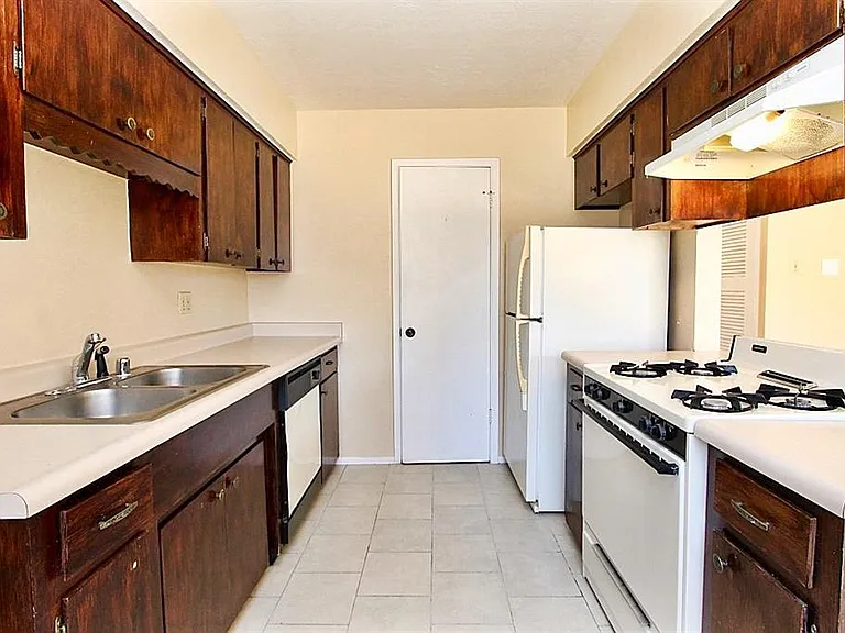 6925 Escondido Dr #A — Photo 15