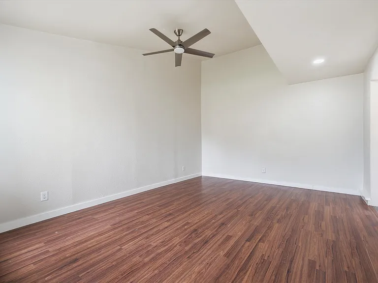 1813 Greenspring Cir — Photo 14