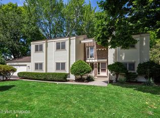 650 Ridgewood Ln, Libertyville, IL 60048