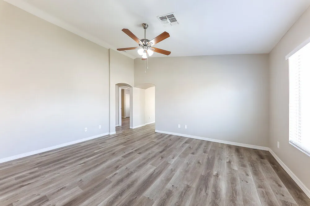 3 bed, 2.0 bath, 1089 sqft, $1,895 — Photo 4