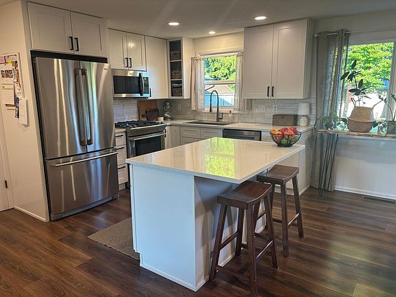 5th image of 4608 38th Ave NE