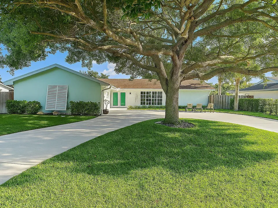4193 Hyacinth Cir N