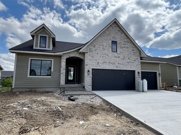 110 NW Ashley Ct, Waukee, IA 50263
