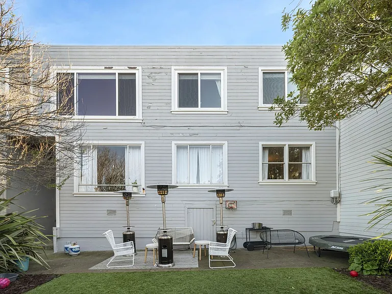 71-75 Manzanita Avenue — Photo 20