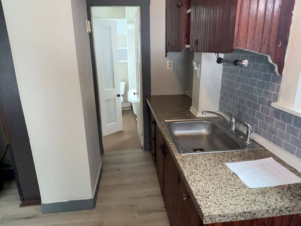 2nd image of 104 Mechanic St #4