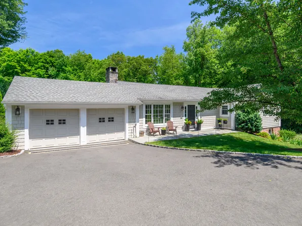 39 Walnut Tree Hill Road, Newtown, CT 06482