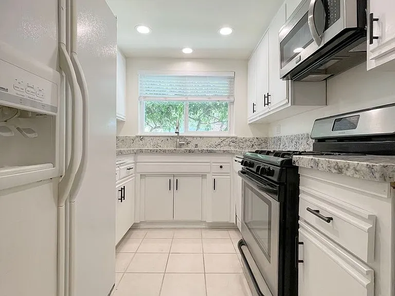 2414 Richmond Way — Photo 7