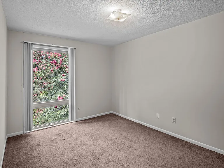 117 Bernhurst Rd — Photo 13