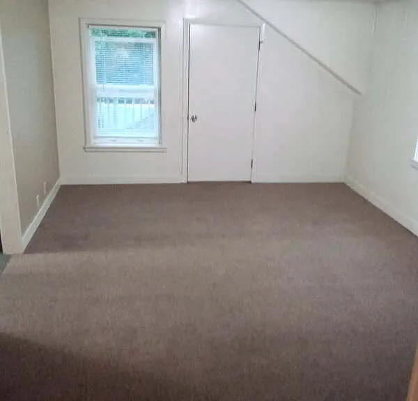 610 Church Ave — Photo 5