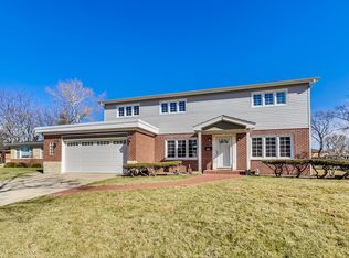 901 S Golfview Pl, Mount Prospect, IL 60056