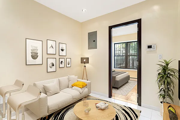 Rented by Safdie Realty Group | media 14