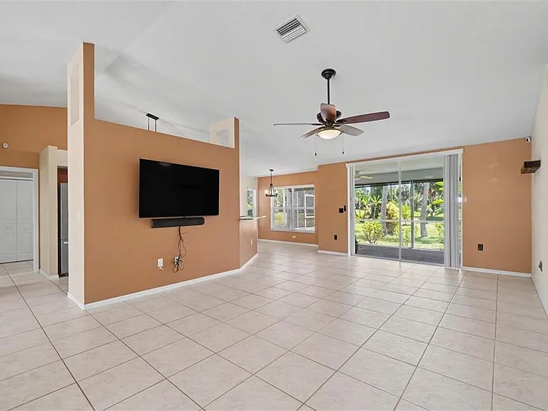 369 Salvador Dr — Photo 5