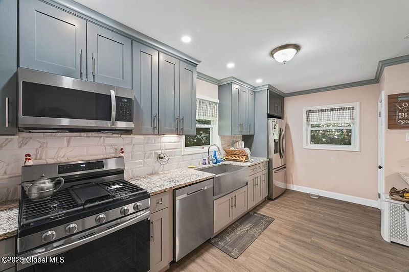 4th image of 2808 Campbell Avenue