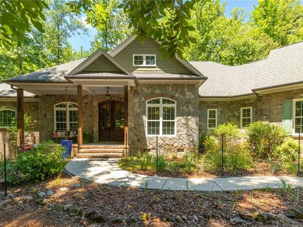 3108 Sandy Springs Rd, Greensboro, NC 27455