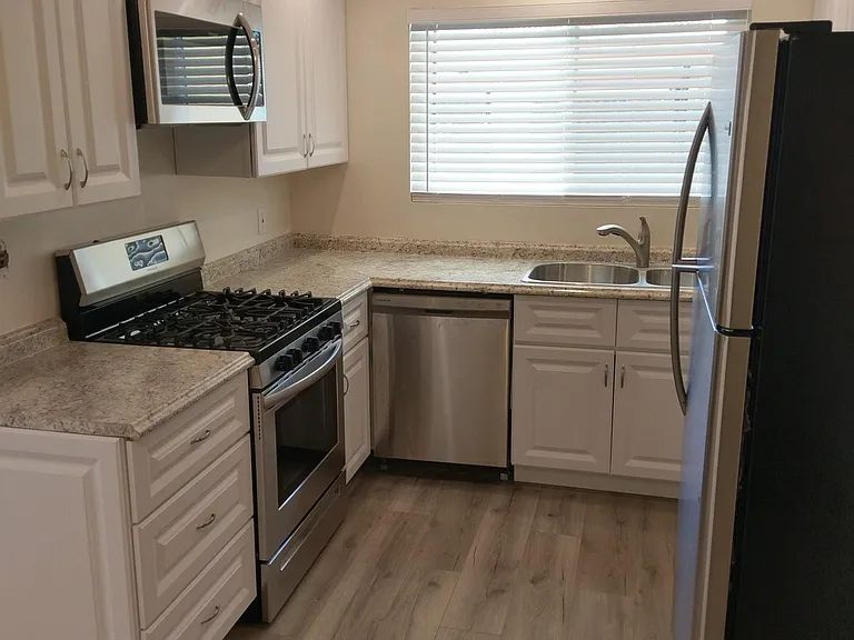 876 Cherrywood Way — Photo 9