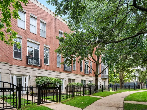 813 W University Ln, Chicago, IL 60608