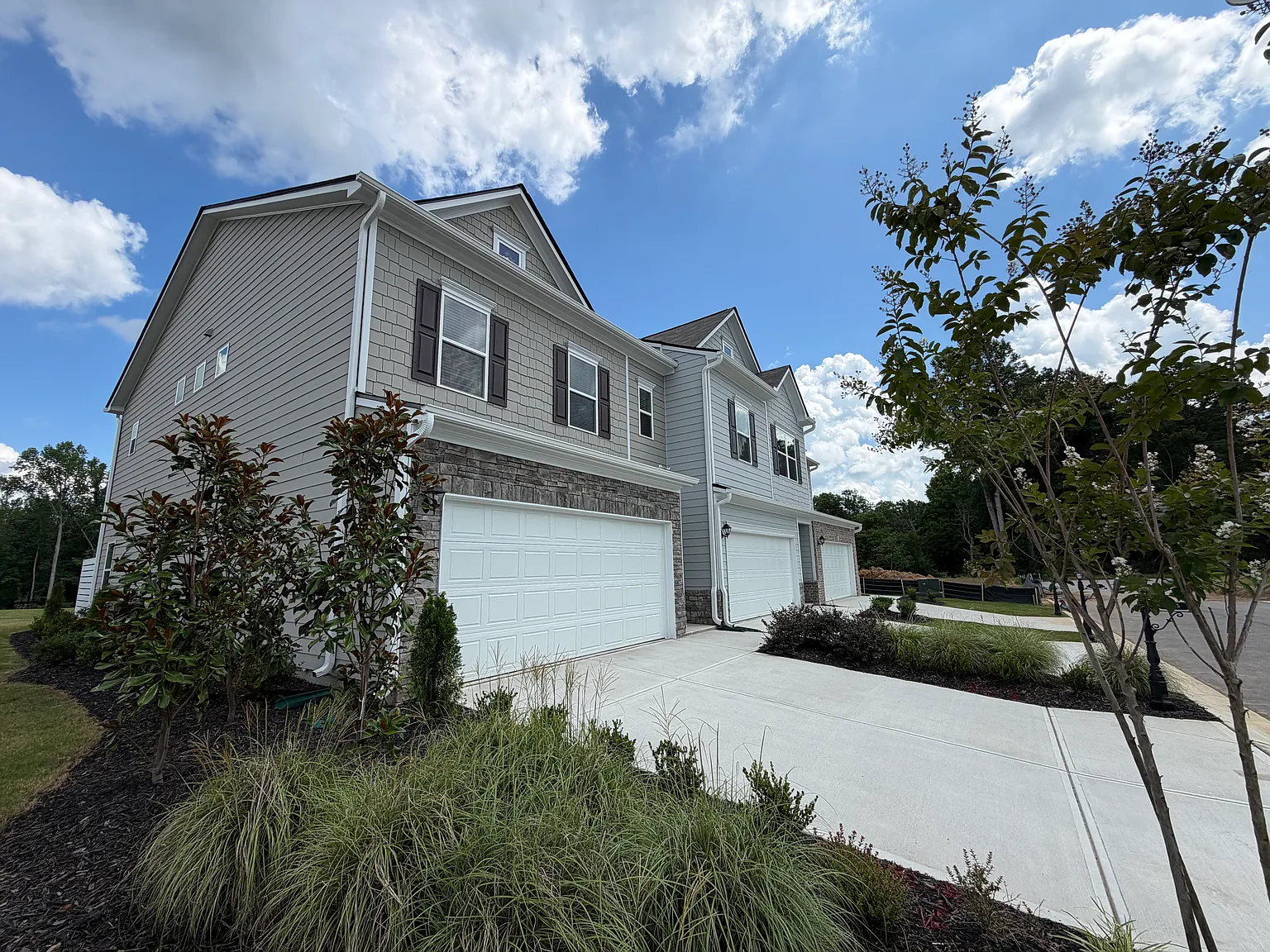 3 bed, 2.5 bath, 1912 sqft, $2,095 — Photo 4
