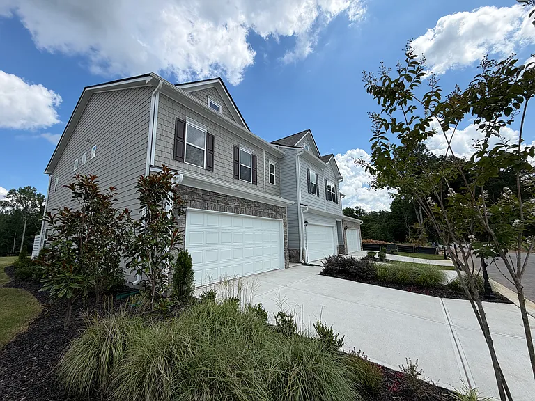 4917 Dresden Loop — Photo 40