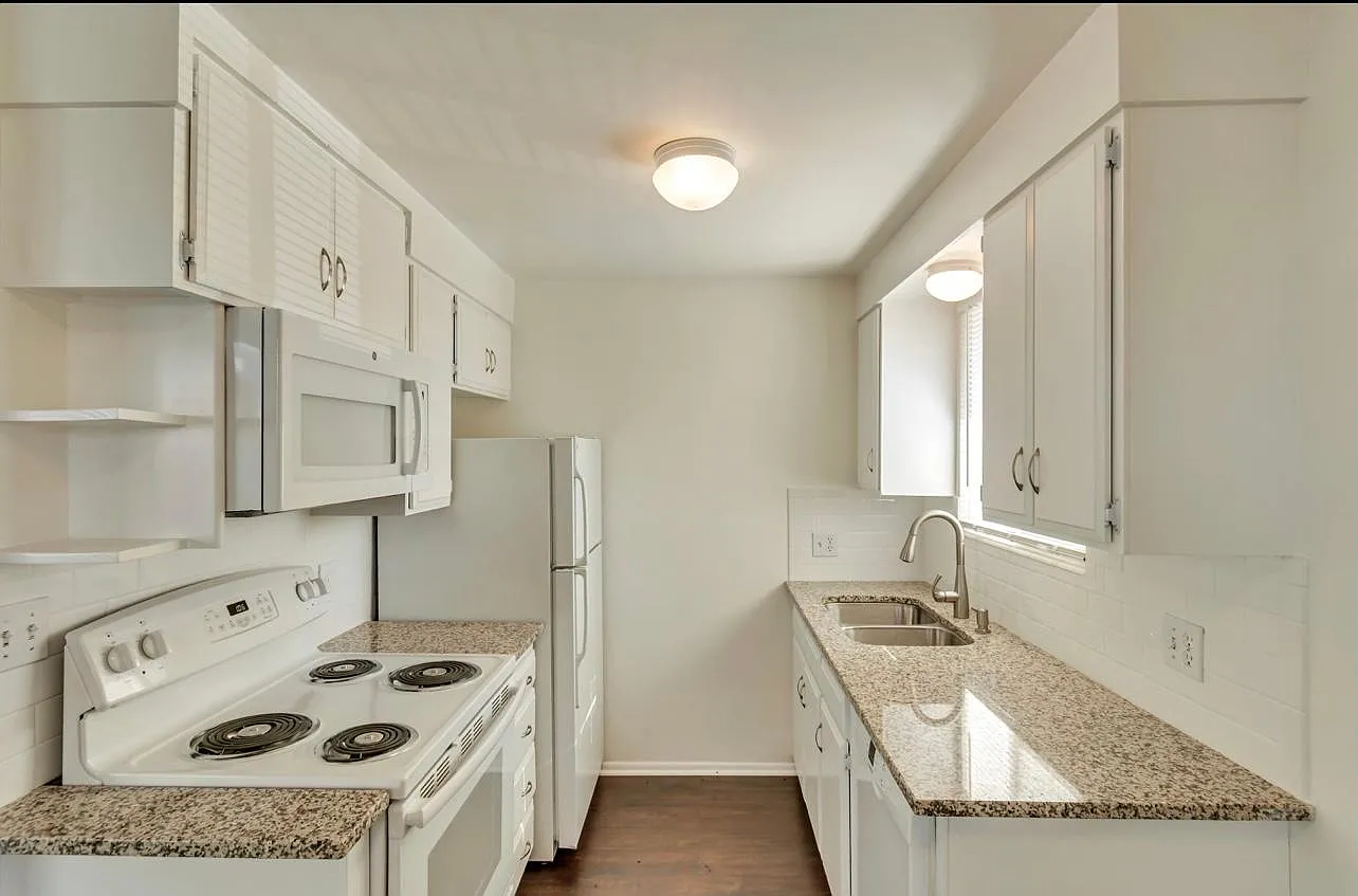553 E Stringham Ave — Photo 1